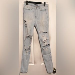 Fashion Nova Distressed Skinny Jeans (Lightwash)